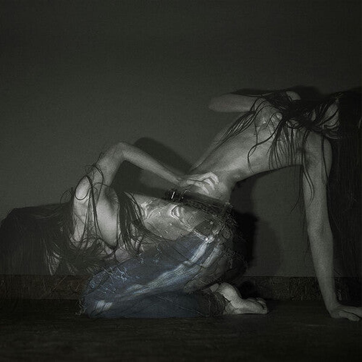 Sofia Isella - Something Is A Shell. (clear vinyl)