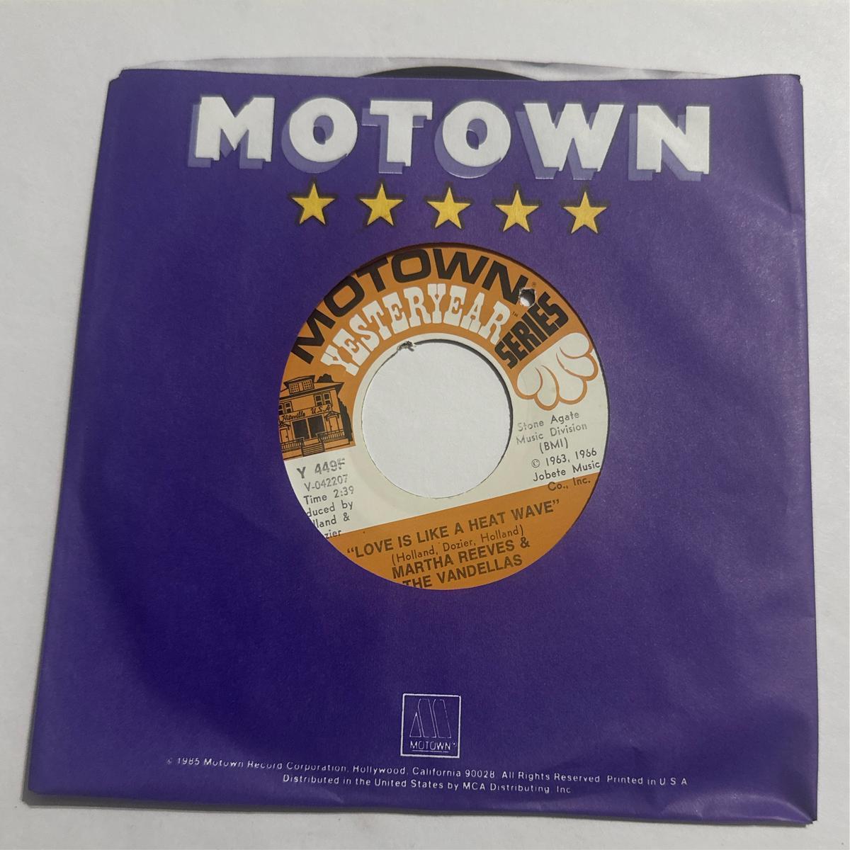 Martha Reeves & The Vandellas  Love Is Like A Heat Wave / Come And Get These Memories 7" Vinyl Y 449F VG+